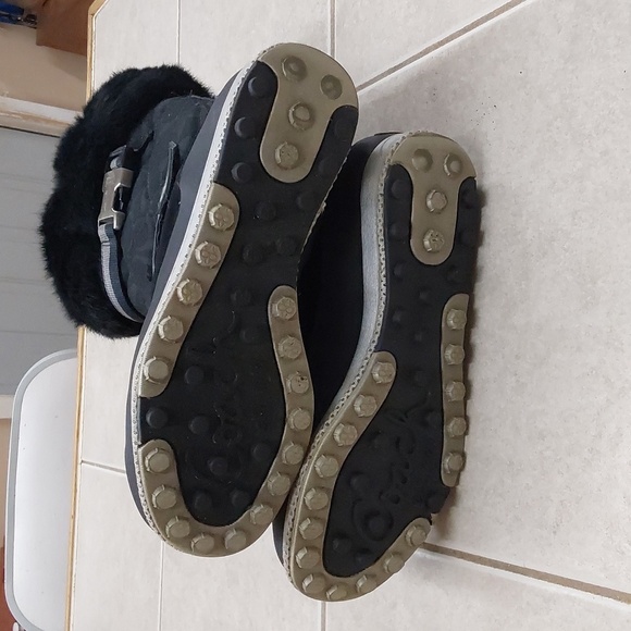 Woman’s Coach black Marietta winter boots with fur tops size 7.5 - Picture 6 of 16